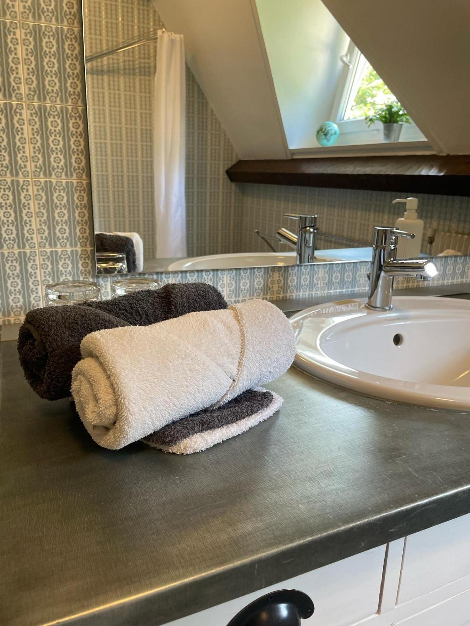 Chambres D'Hotes Le Relais Globe Trotteur Montaigu  Esterno foto
